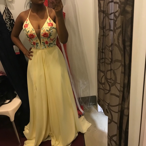 Faviana Dresses & Skirts - A BRAND NEW never worn Faviana prom dress!